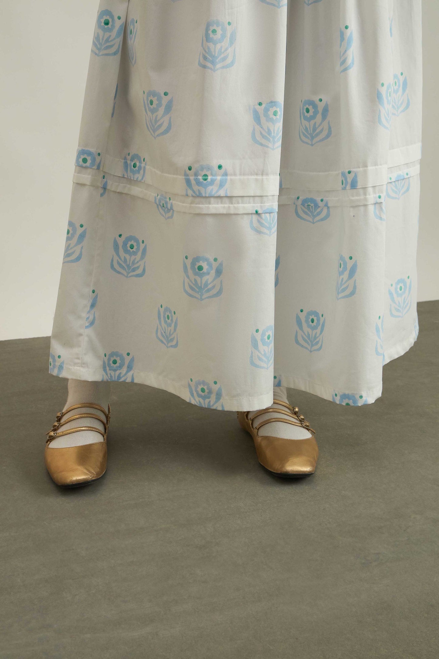 Willow Skirt in White Flower Child Print