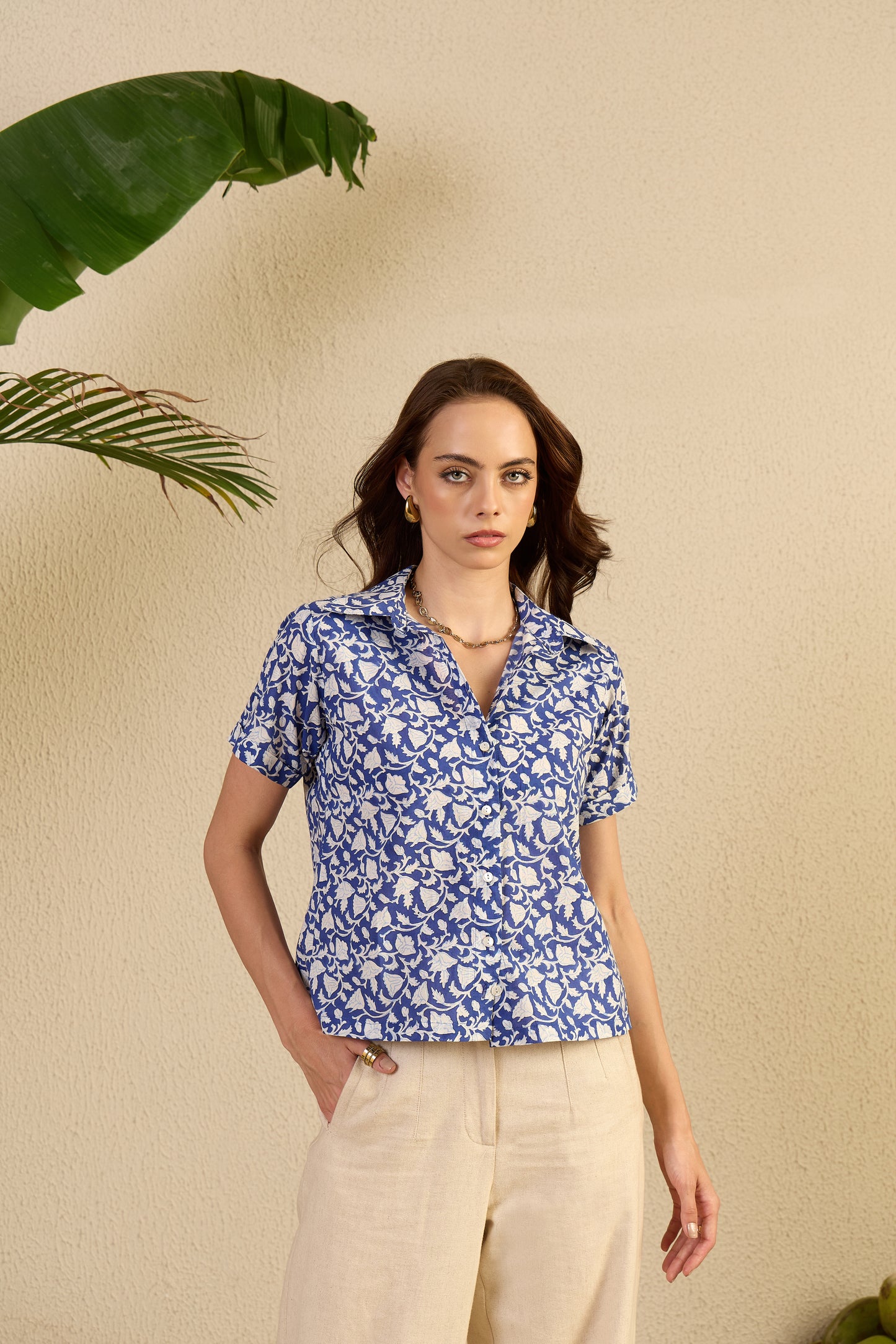 Very Demure Shirt in indigo blue So-viney print