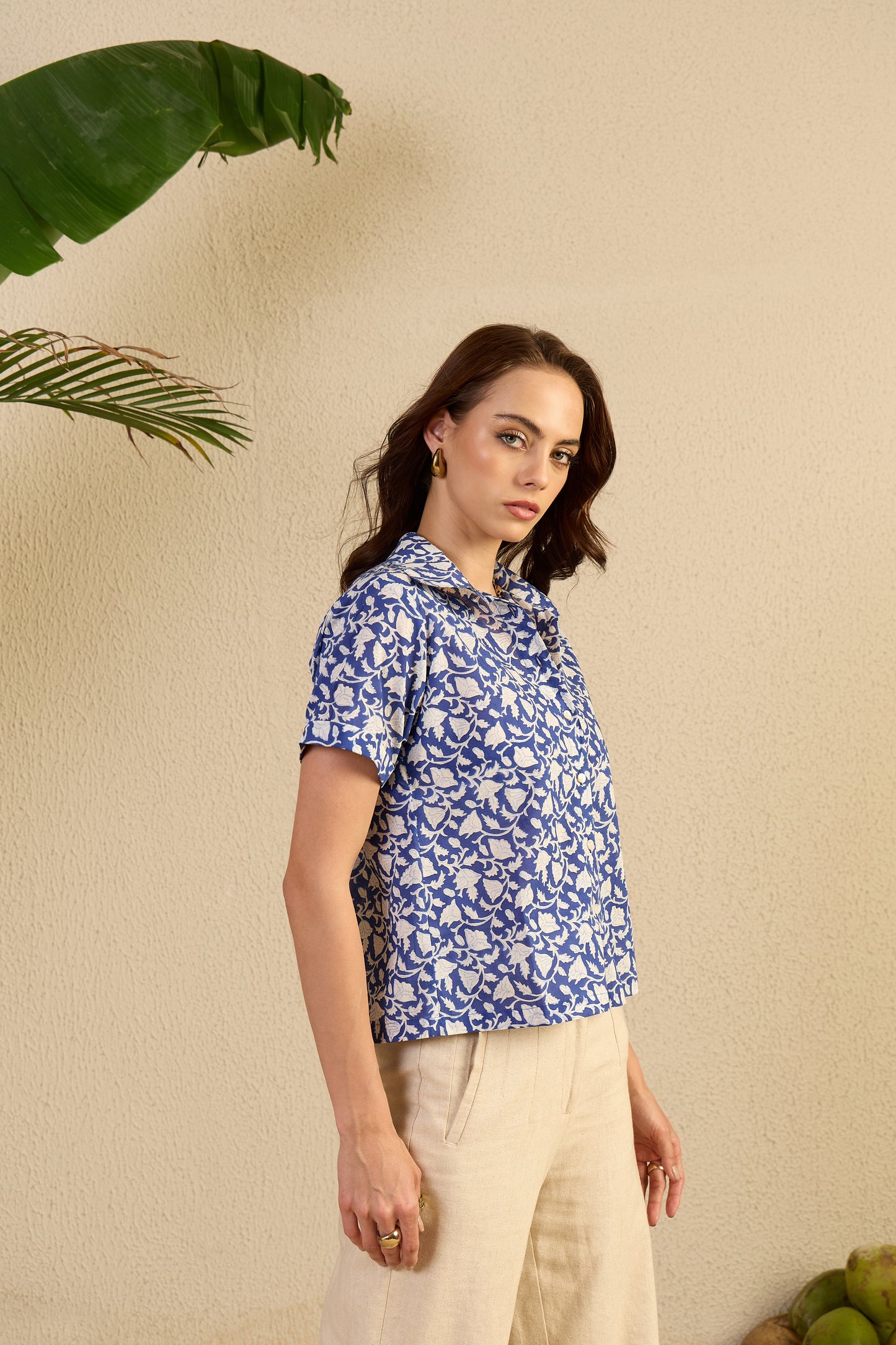 Very Demure Shirt in indigo blue So-viney print